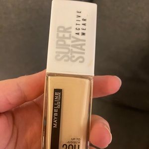 Maybe line superstar active wear foundation shade 105
